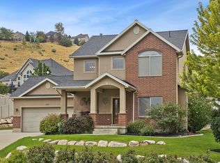 573 Canyon View Cir, North Salt Lake, UT 84054