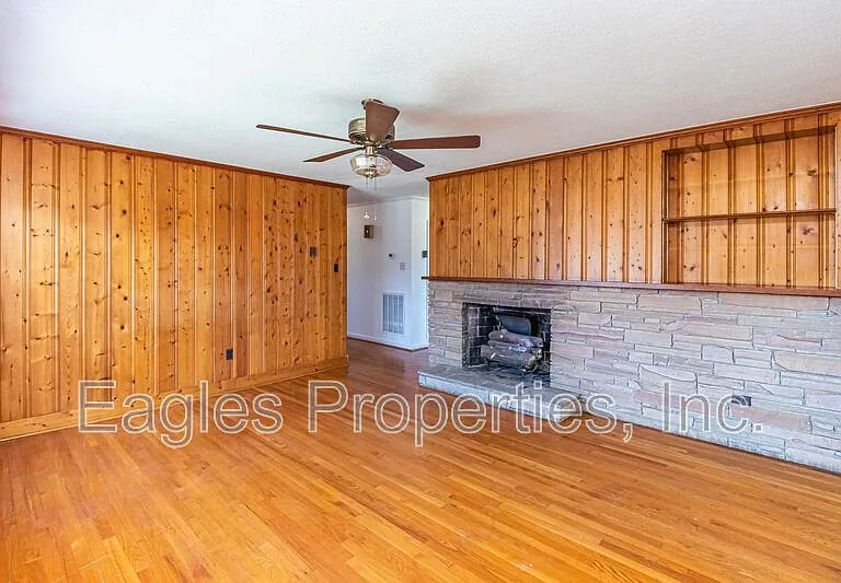 1614 US Highway 70 W — Photo 5