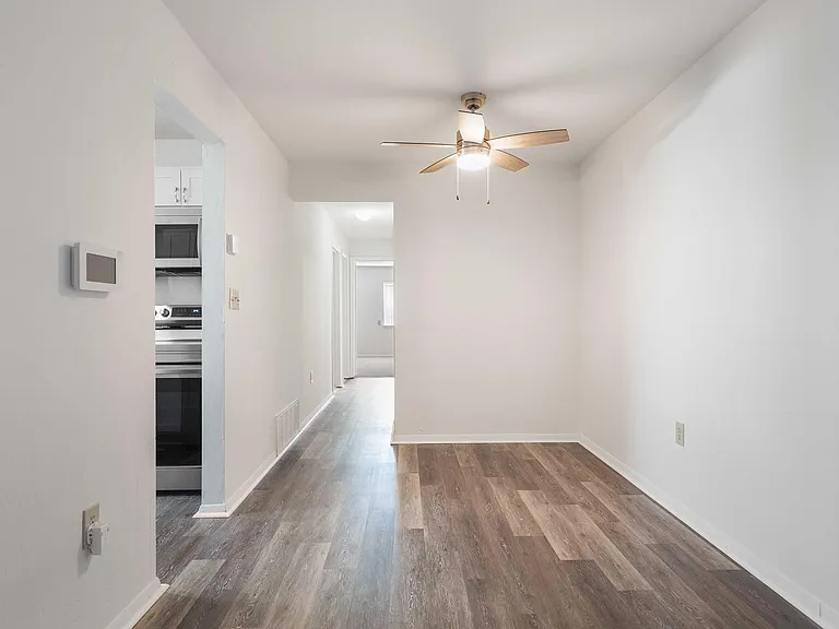 Foxridge Apartment Homes — Photo 198
