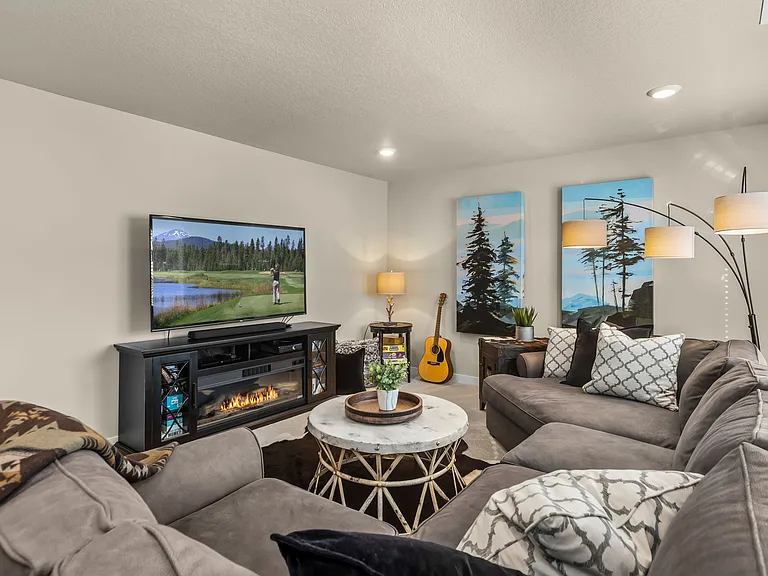 Large Bonus/Playroom.