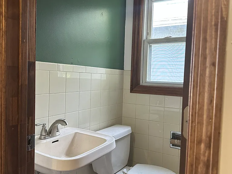 201 W Darrow Ave #201 — Photo 6