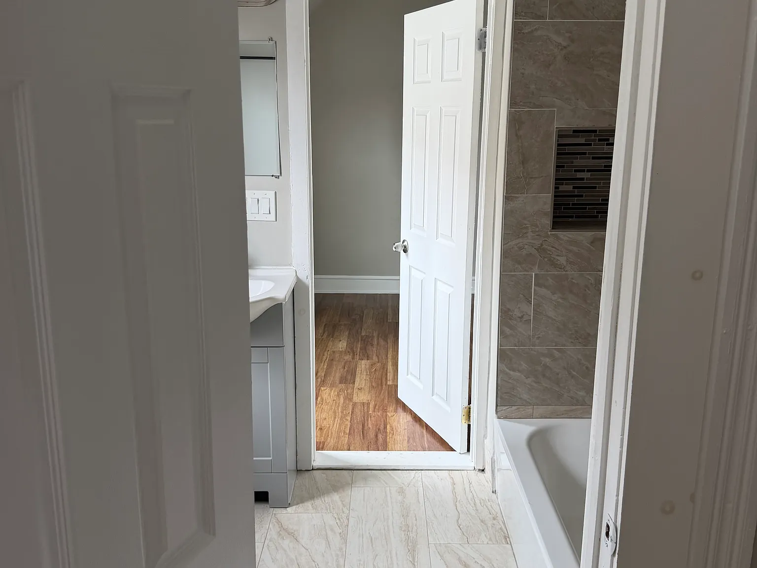 3 bed, 1150 sqft, $2,050 — Photo 4