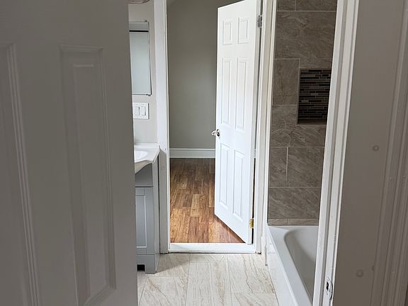 4th image of 30-32 Goddard St #3