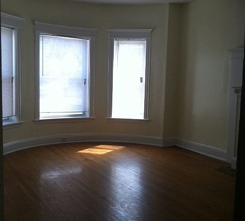 3rd image of 5656 S King Dr #2S