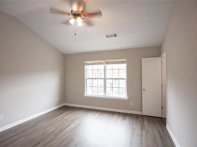 649 Kenridge Dr — Photo 23