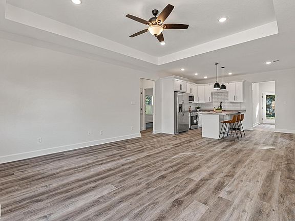 3rd image of 410 Lange St