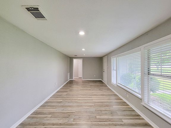 5th image of 6615 Carver Ave