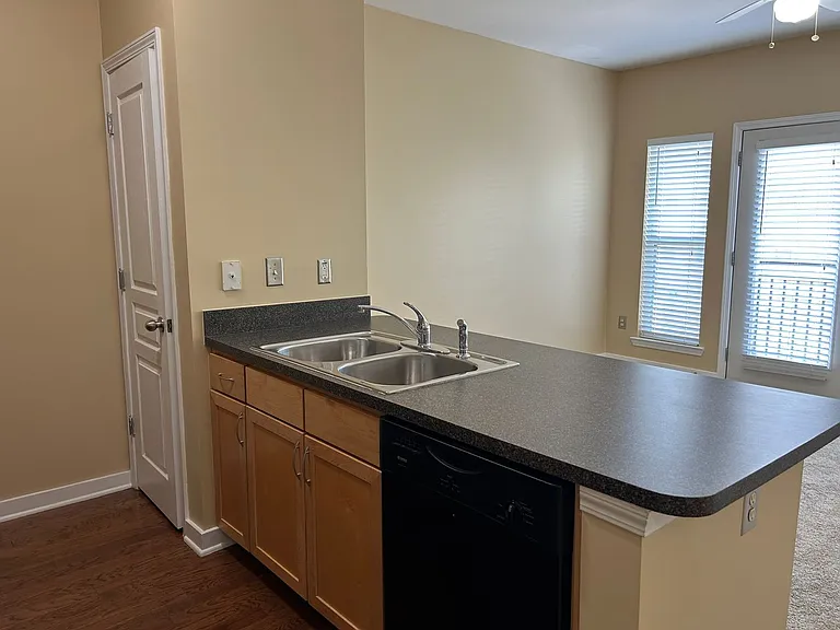 2020 5th Ave S #438 — Photo 6