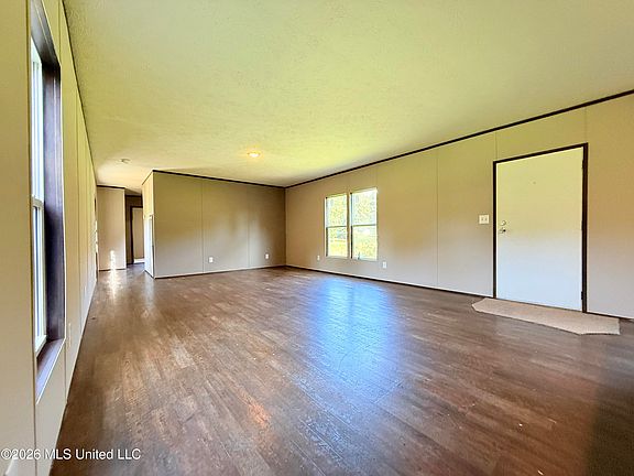 2nd image of 1062 Robinson Rd