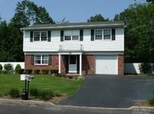 18 Dave Ln, South Setauket, NY 11720