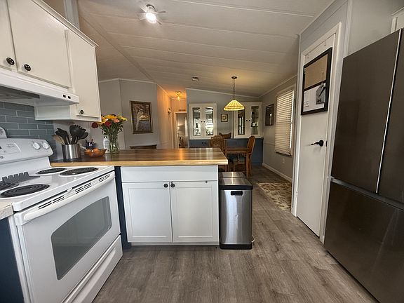 3rd image of 5423 Sussex Ln #504