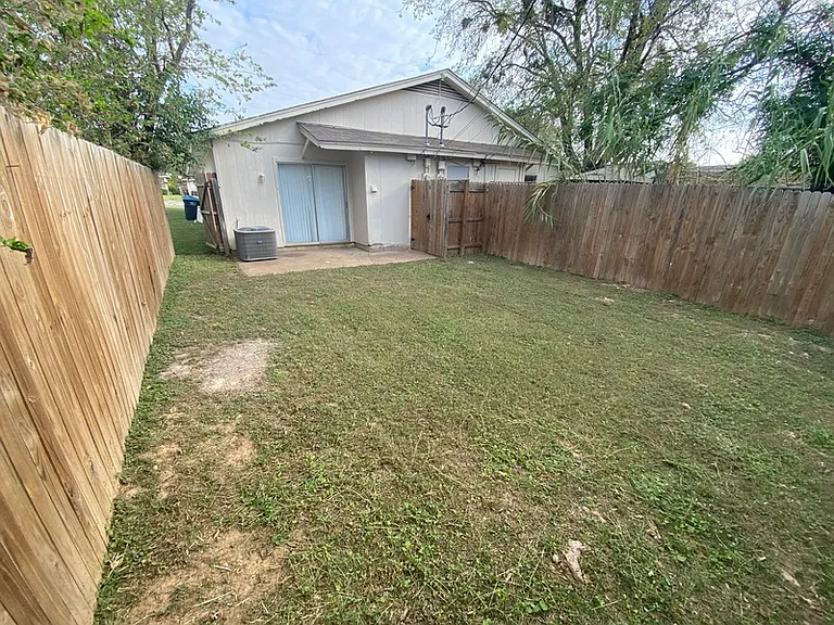 4811 Houghton Ave — Photo 12
