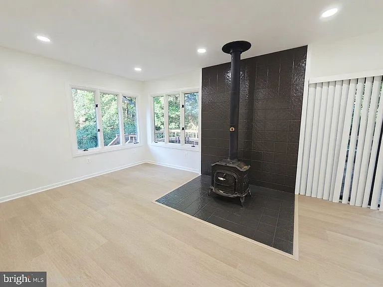 10027 W Constable Ct — Photo 10
