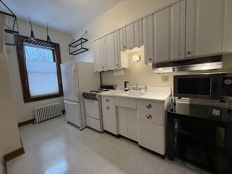 85 E Spring St #D — Photo 6