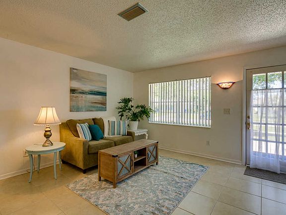 5th image of 515 Sevilla Dr
