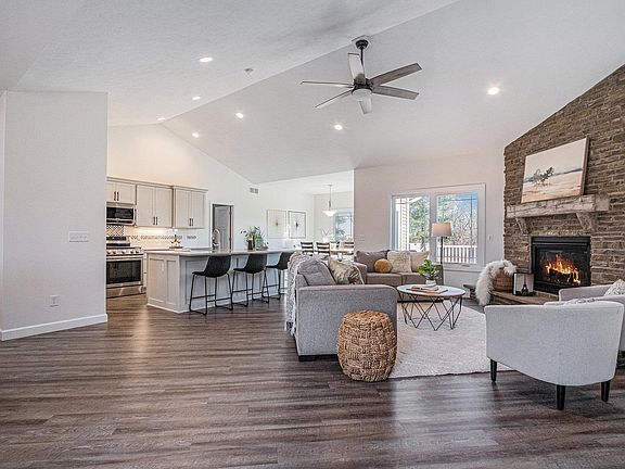 5th image of 4606 Lake Blackthorn Dr