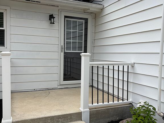 570 1/2 Apartment with access off Main Street.