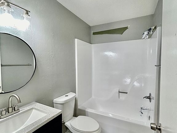 5th image of 704 Roberta Dr Unit E