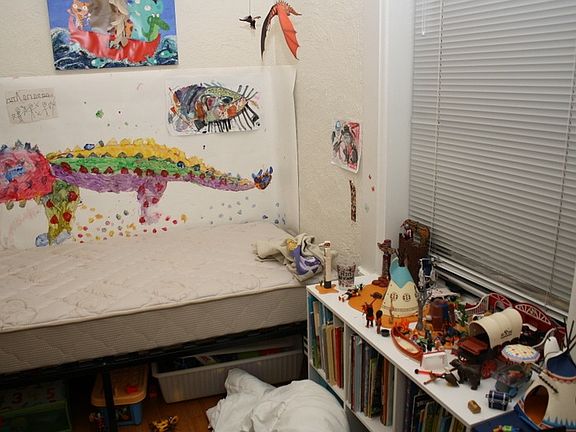 3rd image of 2107 N Kenmore Ave APT 2F