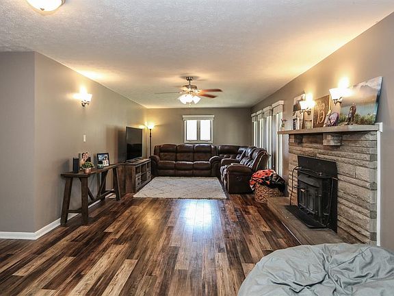 4th image of 3648 Mary Ann Dr