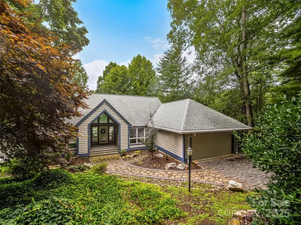 209 Fern Creek Dr, Flat Rock, NC 28731