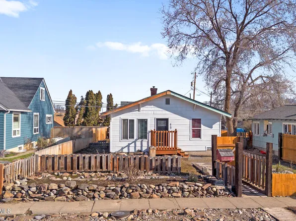 419 S 17th Ave, Yakima, WA 98902