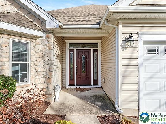 2nd image of 60 Glenmoor Cir N
