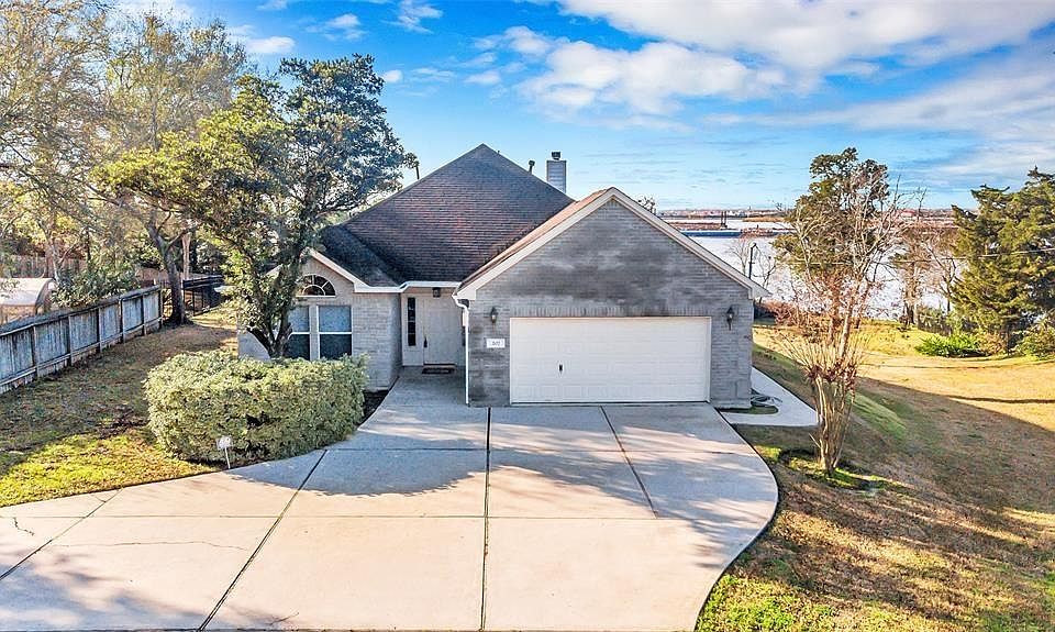1st image of 207 Whites Lake Estates Dr