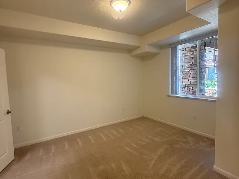 Diamond Creek Condominiums/ Apartments — Photo 17
