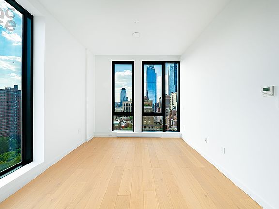 4th image of 300 W 30th St Penthouse B