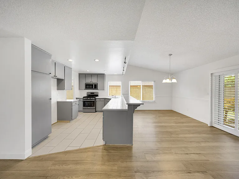 7750 Perlite Ave — Photo 10