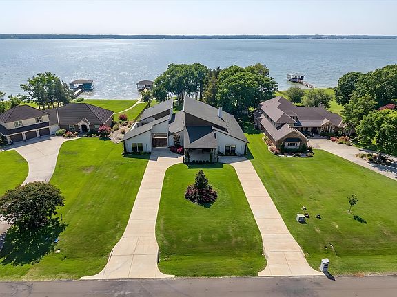 3rd image of 1130 The Shores Dr