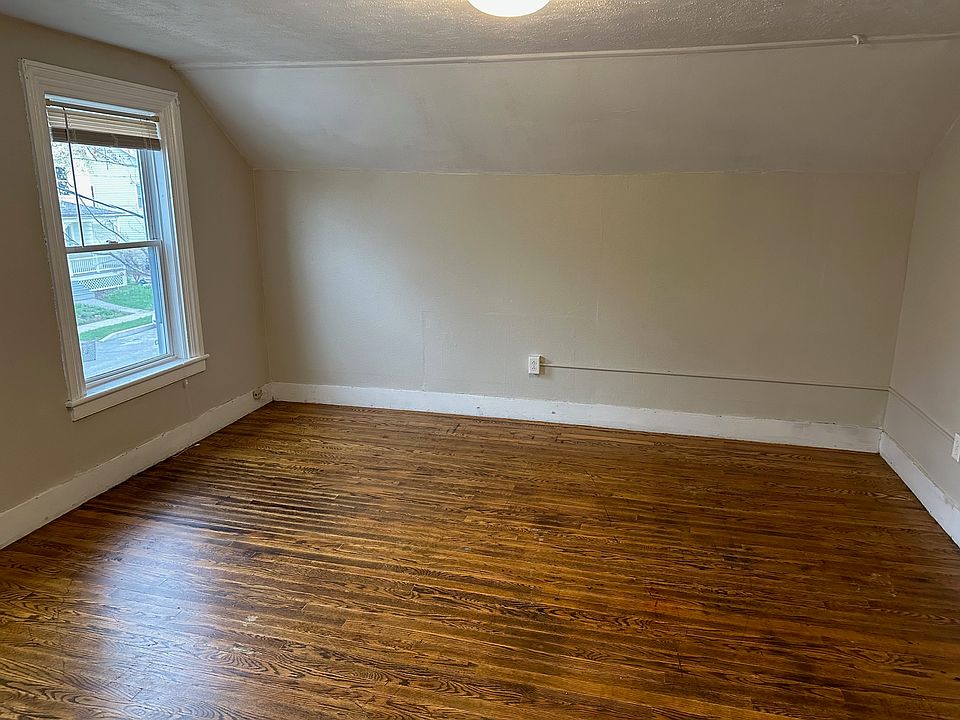 2nd image of 24 Lincoln Ave #2