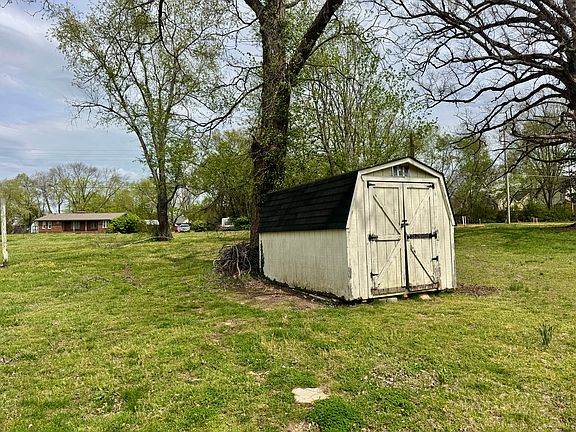 2nd image of 2615 Old Greenbrier Pike