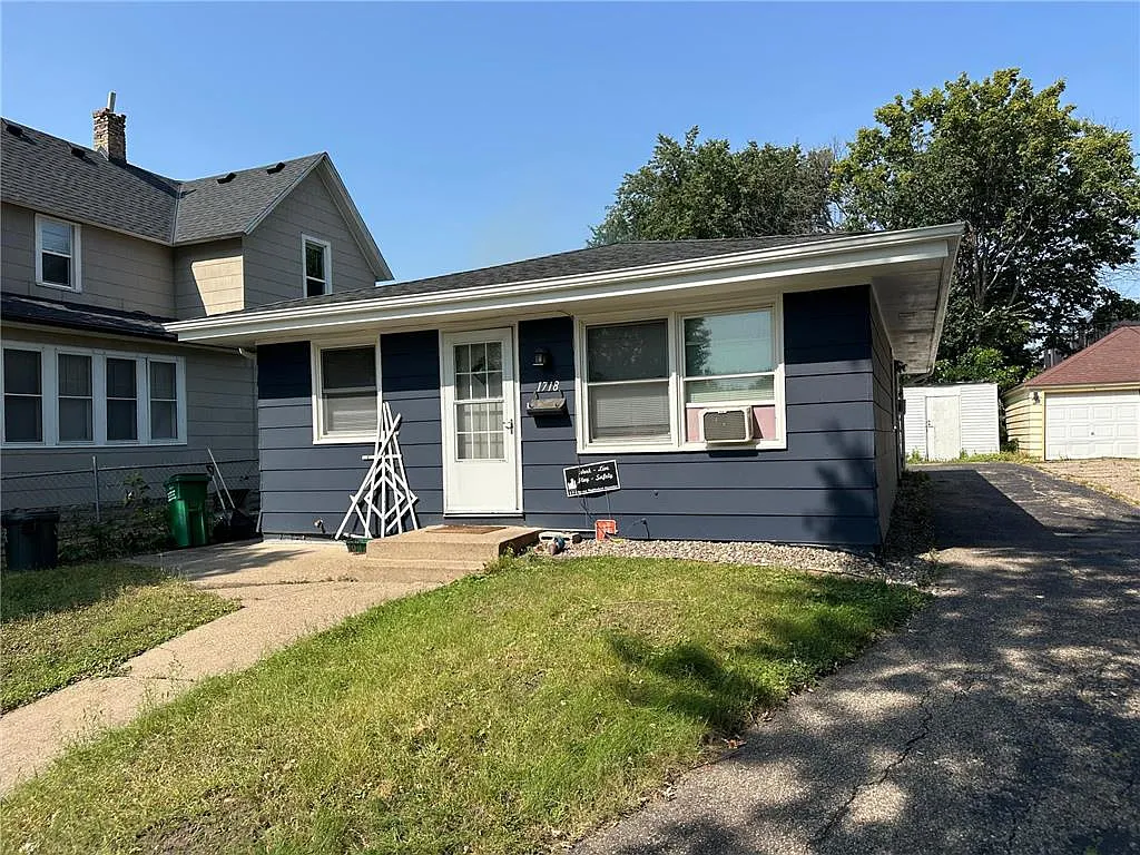 Updated Mpls 3-bed, 1-bath available October 1st — Photo 3