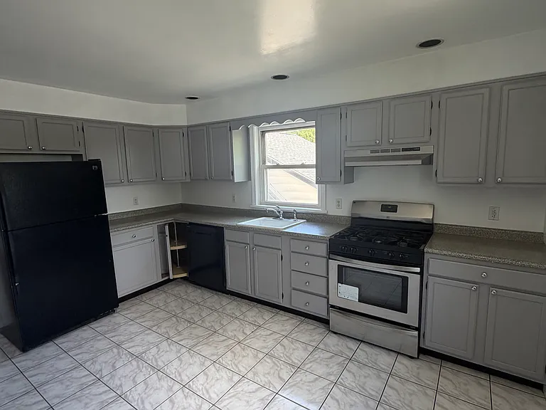 S Devoe Ave — Photo 3