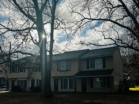 2nd image of 425 Lakewood Dr SW #425