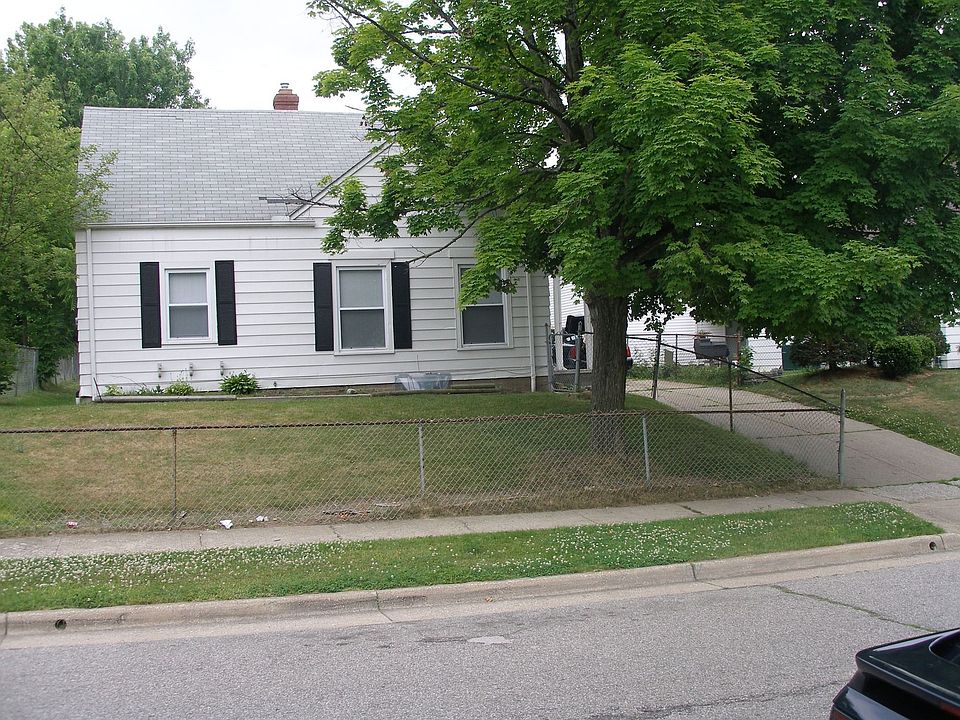 Very nice four bedroom cape