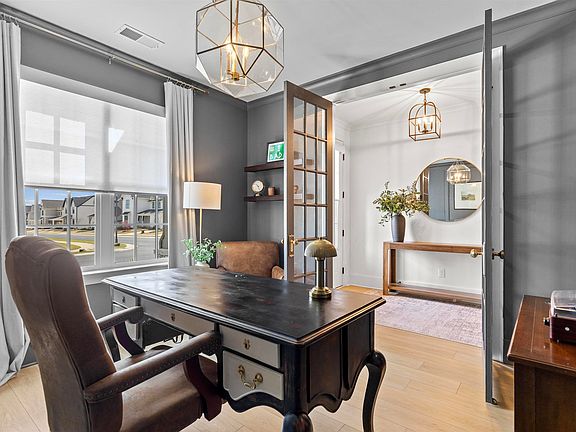 3rd image of 1065 Clifton Rd