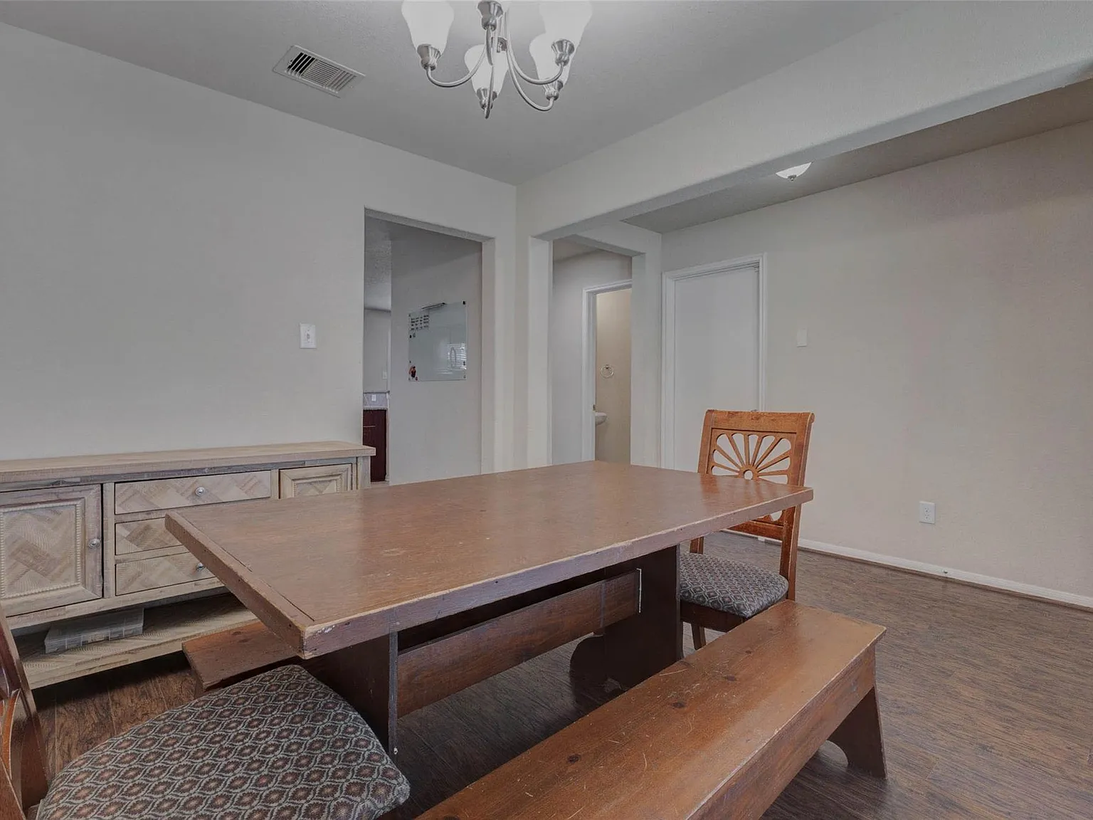 3 bed, 2.5 bath, 2205 sqft, $2,200 — Photo 4