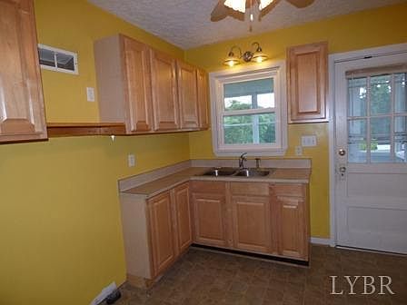 4th image of 169 Woodrow Ave