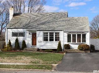 5 Namleps Ln, Deer Park, NY 11729