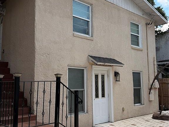 3rd image of 1212 E Columbus Dr