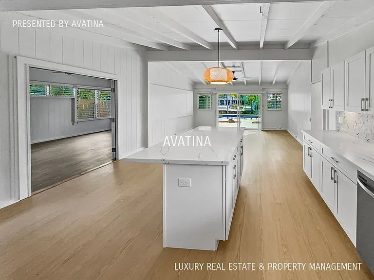 596 Iana St — Photo 3