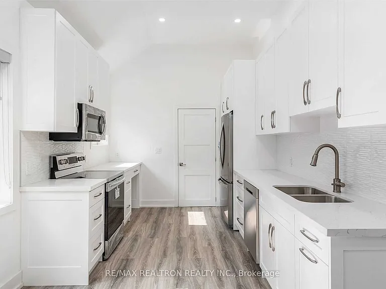 76 Lawrence Ave W — Photo 1