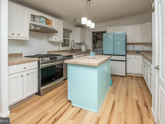 5th image of 16445 Whitesville Rd