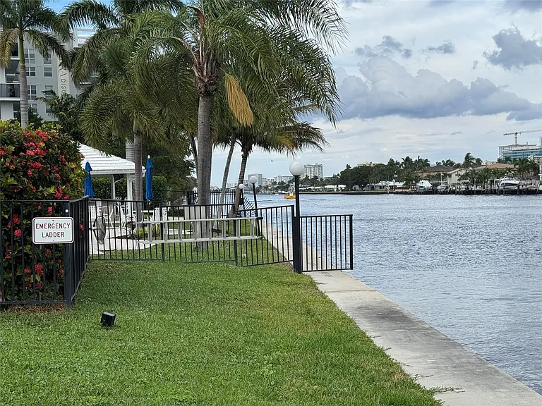 6219 Bay Club Dr #3 — Photo 22
