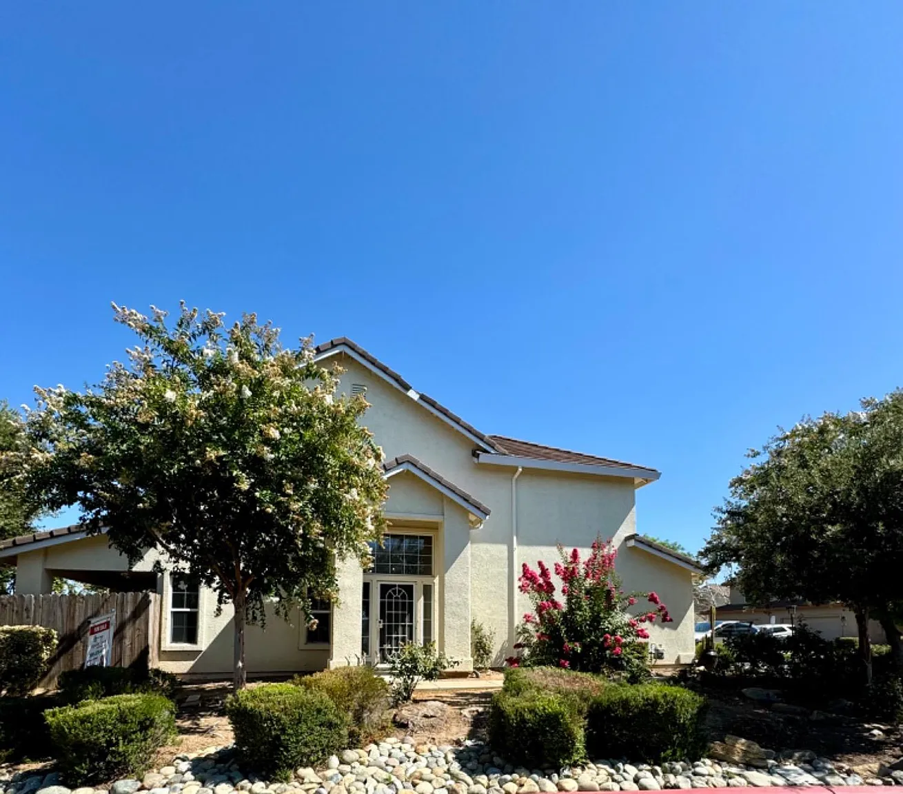 828 Lupine Ct photo 1