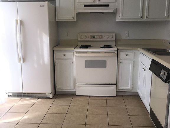 4th image of 3718 Chimney Creek Dr