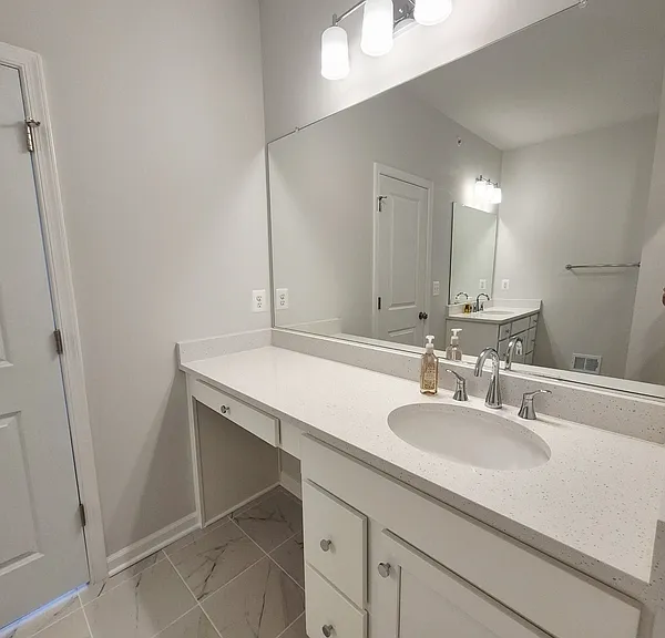 648 Brookwood Glen Ter #B — Photo 36